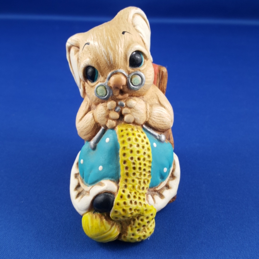 VTG Woodlander Bunny Figurine NANETTE the Knitter - 3 in. tall